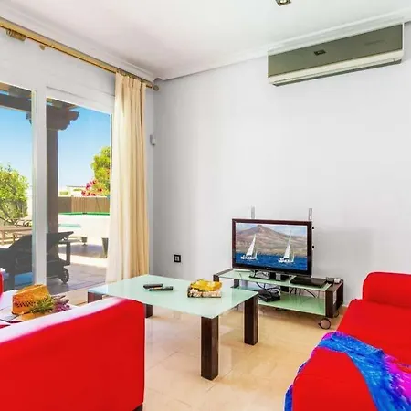 빌라 In Playa Blanca Sleeps 8 Includes Swimming Pool Air Con And Wifi 9
