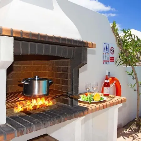 In Playa Blanca Sleeps 8 Includes Swimming Pool Air Con And Wifi 9 *