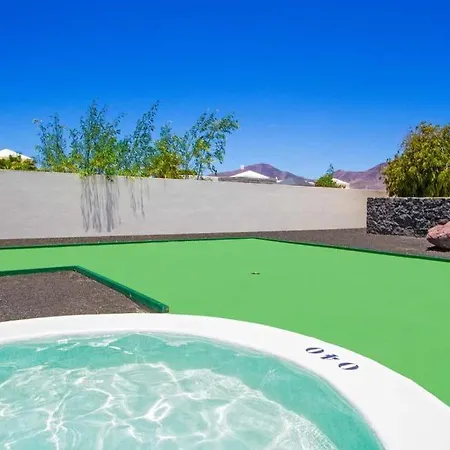 Vila In Playa Blanca Sleeps 8 Includes Swimming Pool Air Con And Wifi 9 Playa Blanca (Lanzarote)