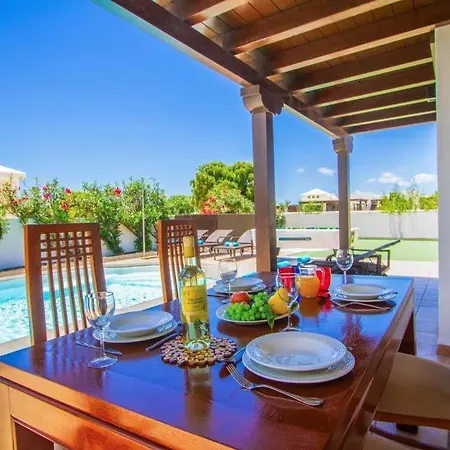 Vila In Playa Blanca Sleeps 8 Includes Swimming Pool Air Con And Wifi 9 Playa Blanca (Lanzarote)
