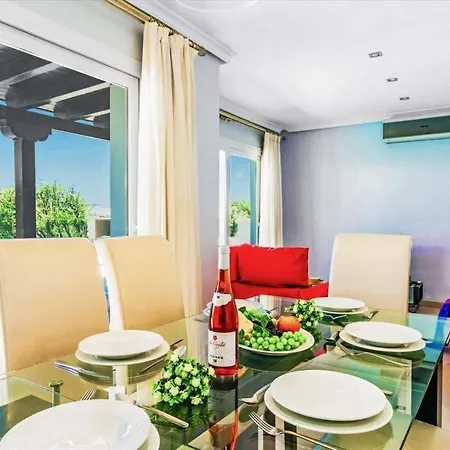 In Playa Blanca Sleeps 8 Includes Swimming Pool Air Con And Wifi 9 Vila
