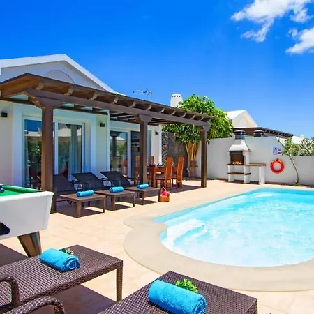 In Playa Blanca Sleeps 8 Includes Swimming Pool Air Con And Wifi 9 Villa Playa Blanca (Lanzarote)